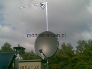 Antena satelitarna i naziemna zamontowana na dachu Warszawa Bielany                        